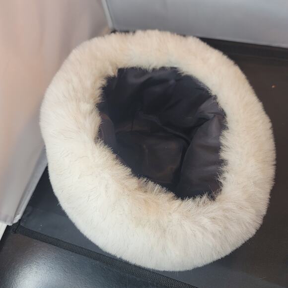 Faux white fur women's winter hat PreOwned vintage Russian Ushanka Style - Picture 4 of 5
